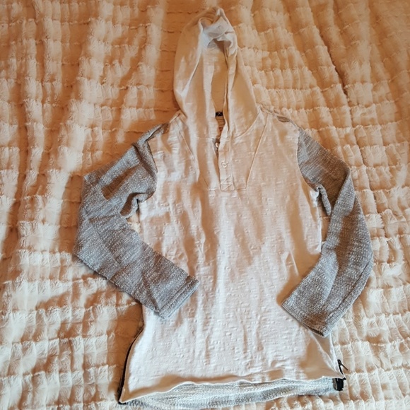 🔴BOGO🔴 BOYS HOODED TOP WITH SIDE ZIPPERS - Picture 2 of 7
